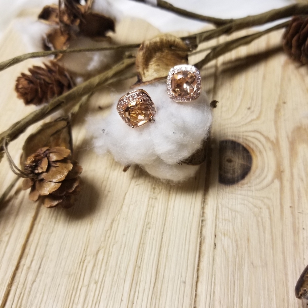 GORGEOUS!! Light Champagne Topaz with CZ's - Picture 3 of 9
